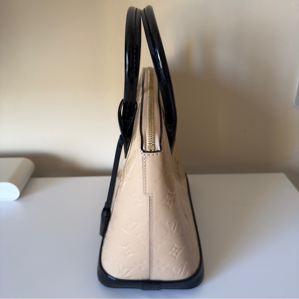 ❤️ AUTHENTIC Louis Vuitton Lockit Beige and Black Vernis Patent Leather LV - Picture 4 of 15
